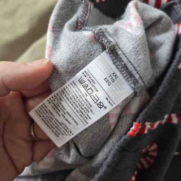 Old Navy Gray Pajama Pants with Candy Cane Print - Picture 4 of 6
